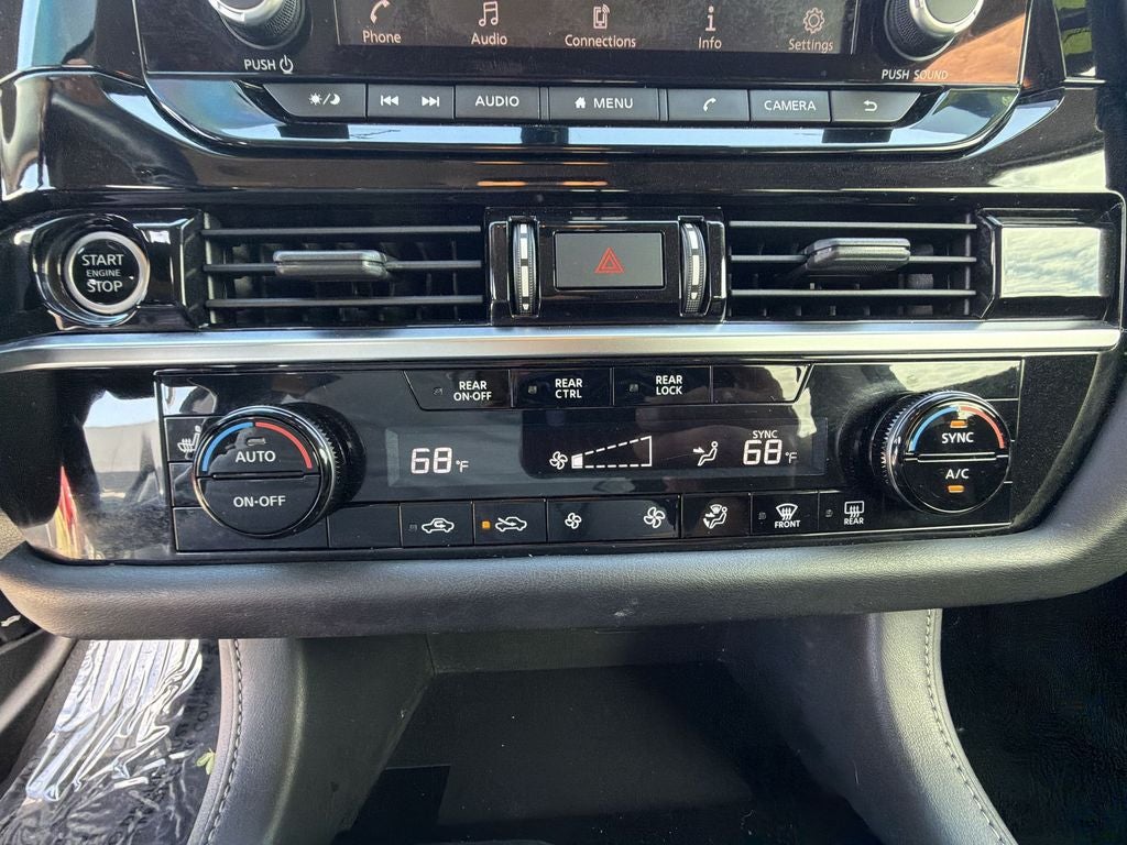 2022 Nissan Pathfinder SV