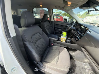 2022 Nissan Pathfinder SV