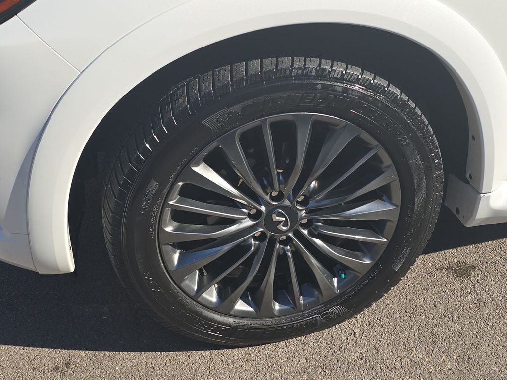 2022 INFINITI QX80 Premium Select