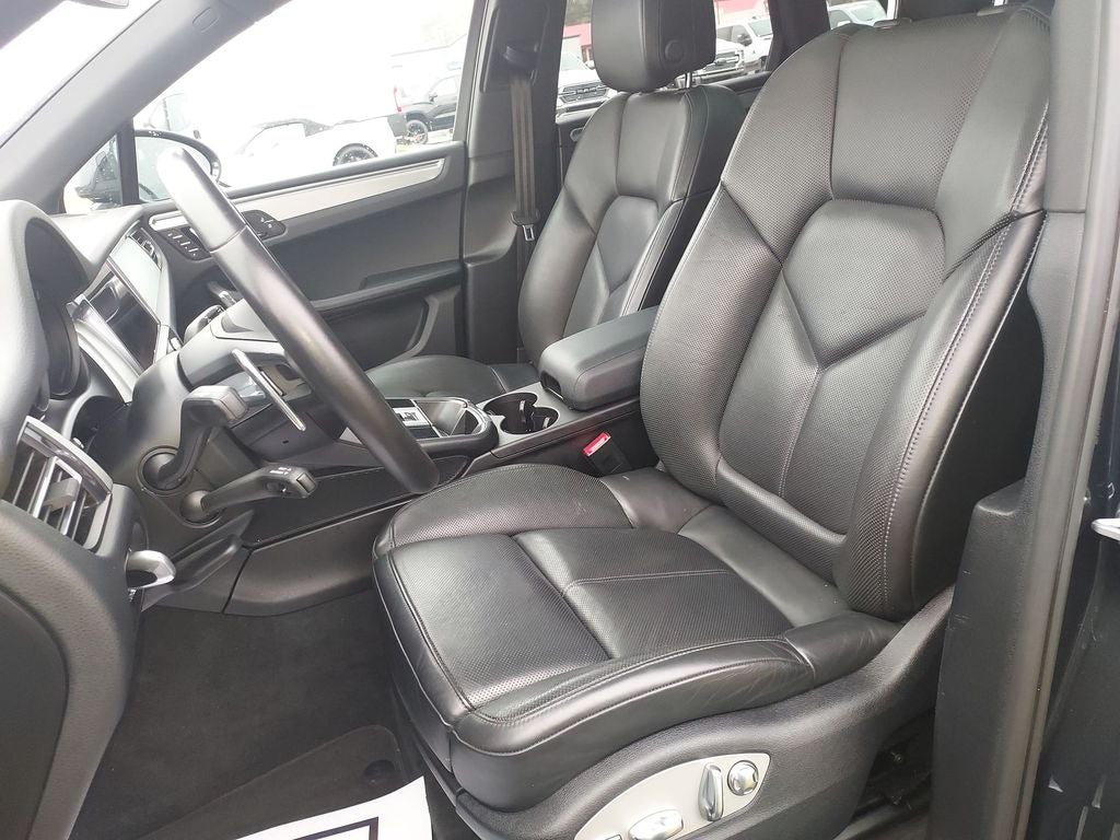 2022 Porsche Macan Base