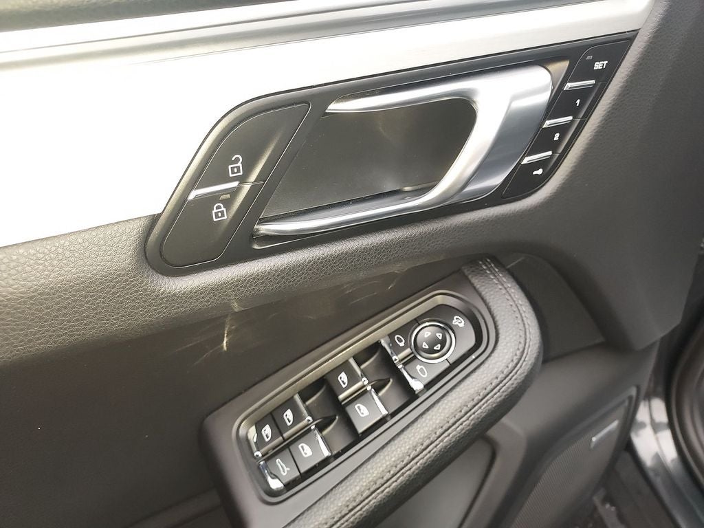 2022 Porsche Macan Base