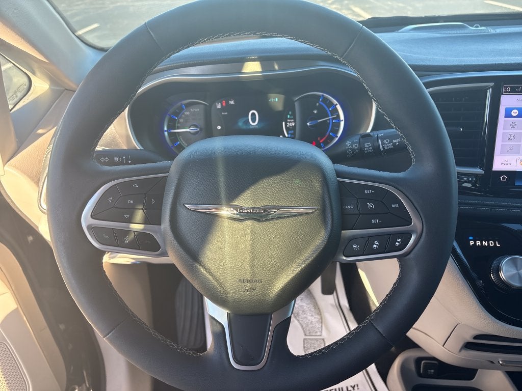 2024 Chrysler Pacifica Hybrid Select