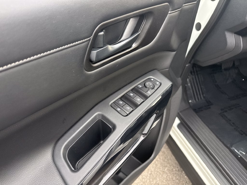 2023 Nissan Pathfinder SV