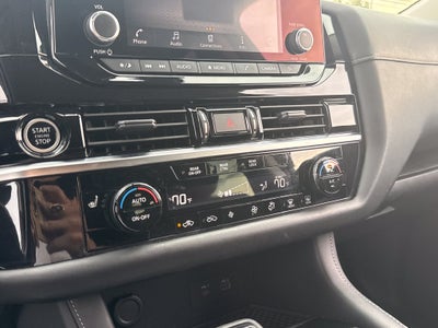 2023 Nissan Pathfinder SV