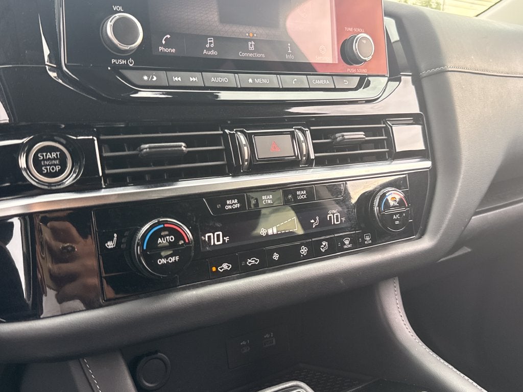 2023 Nissan Pathfinder SV