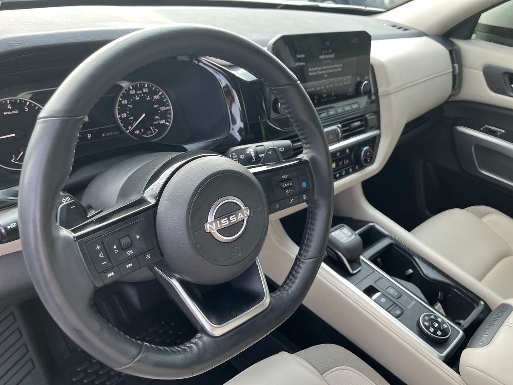 2023 Nissan Pathfinder SL