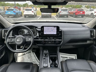 2024 Nissan Pathfinder SL