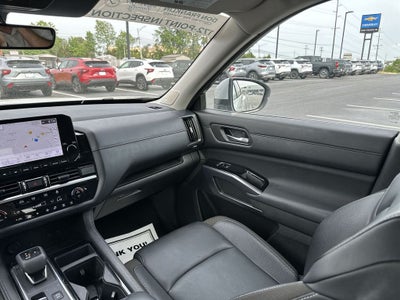 2024 Nissan Pathfinder SL