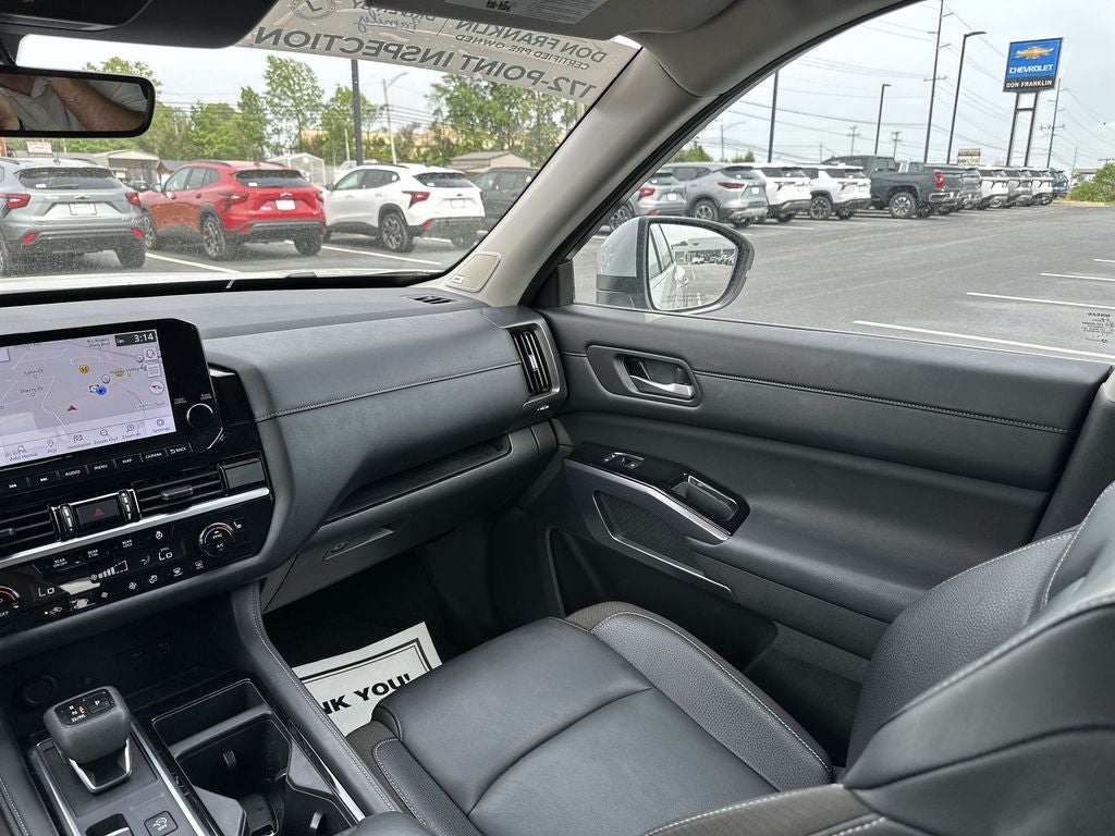 2024 Nissan Pathfinder SL
