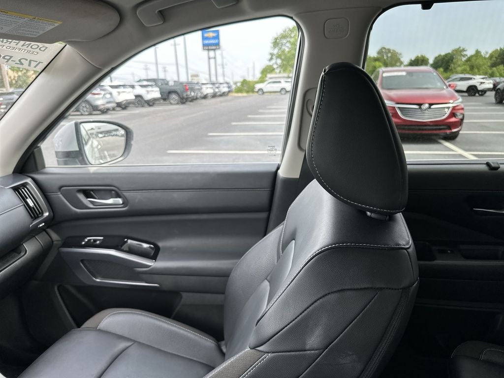 2024 Nissan Pathfinder SL