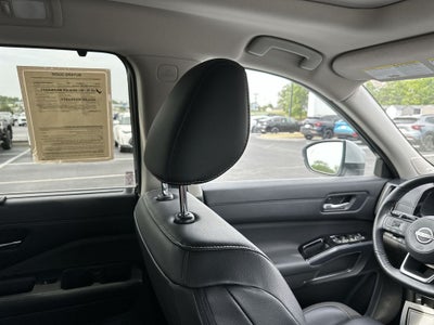 2024 Nissan Pathfinder SL