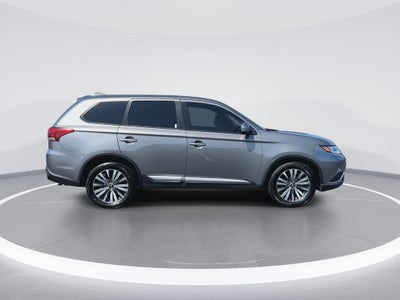 2020 Mitsubishi Outlander Base
