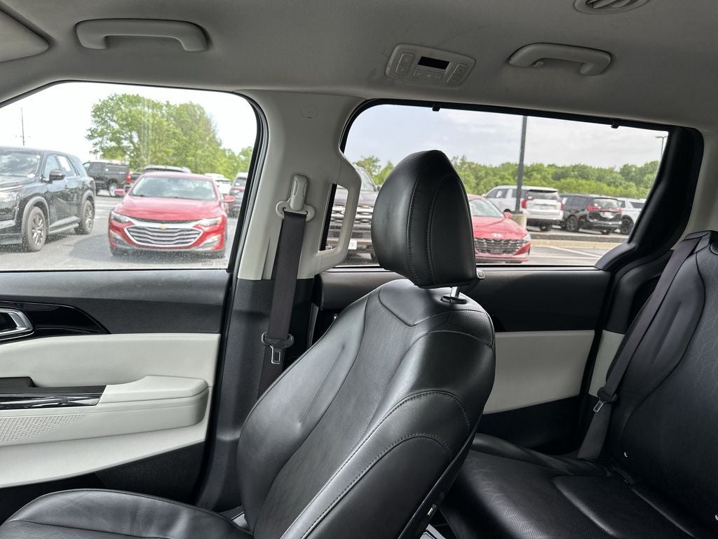 2024 Kia Carnival EX