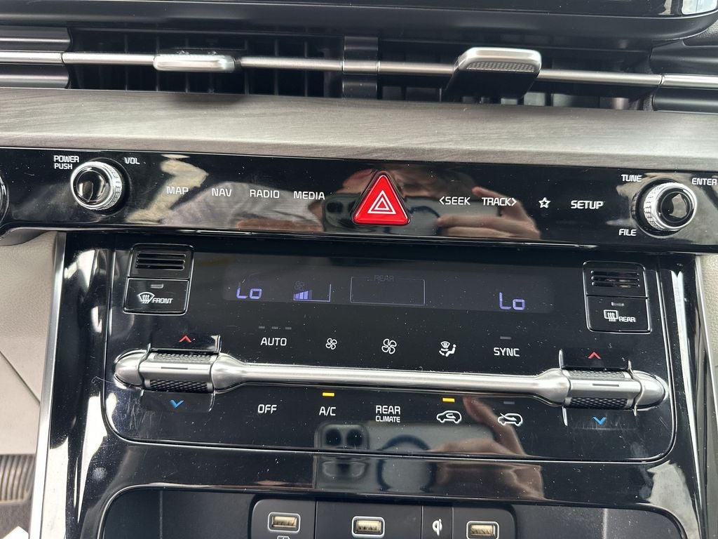 2024 Kia Carnival EX