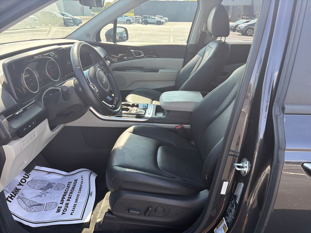 2023 Kia Carnival EX