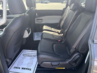 2023 Kia Carnival EX