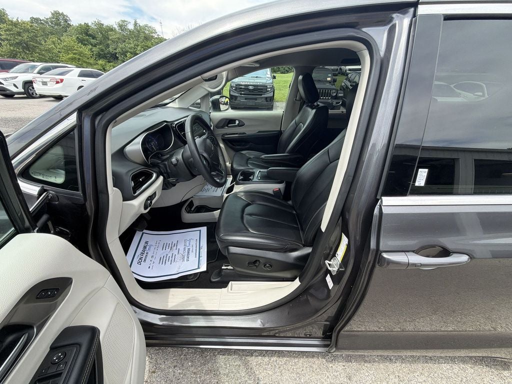 2023 Chrysler Pacifica Touring L