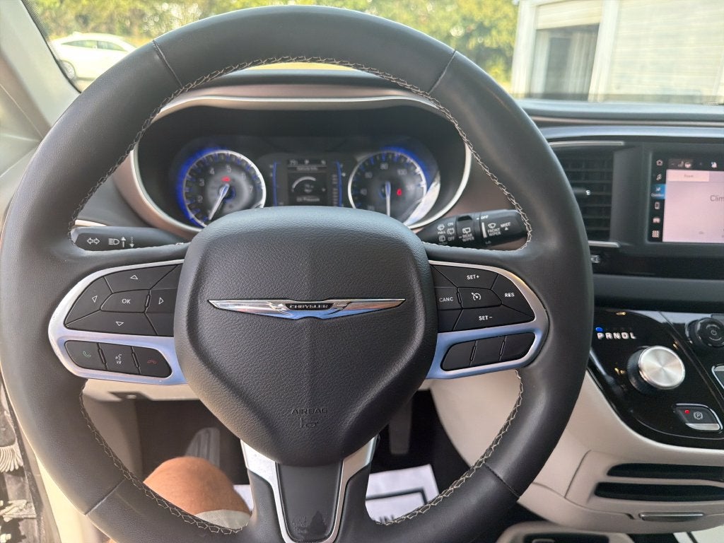 2023 Chrysler Voyager LX