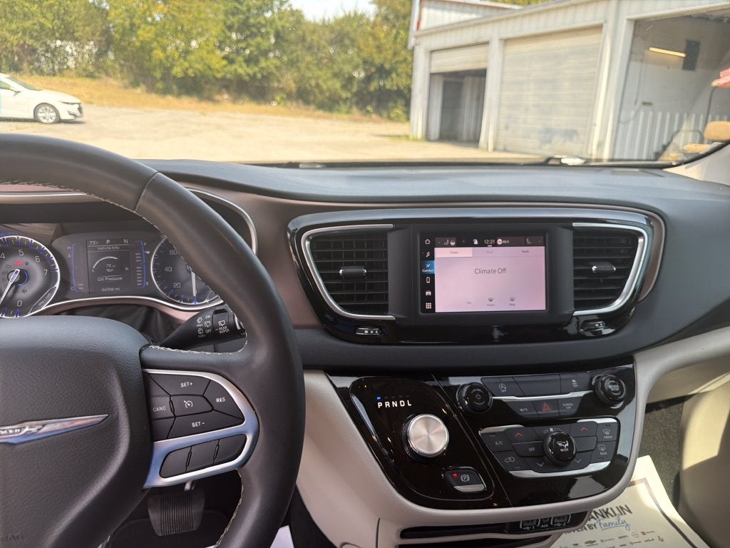 2023 Chrysler Voyager LX