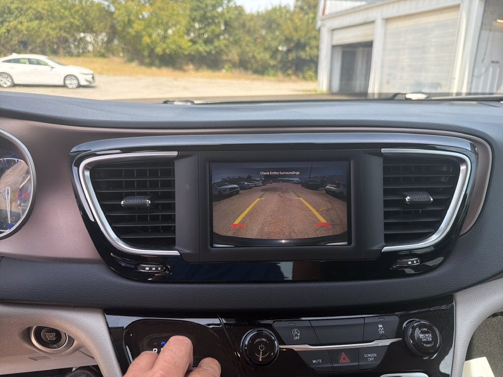 2023 Chrysler Voyager LX