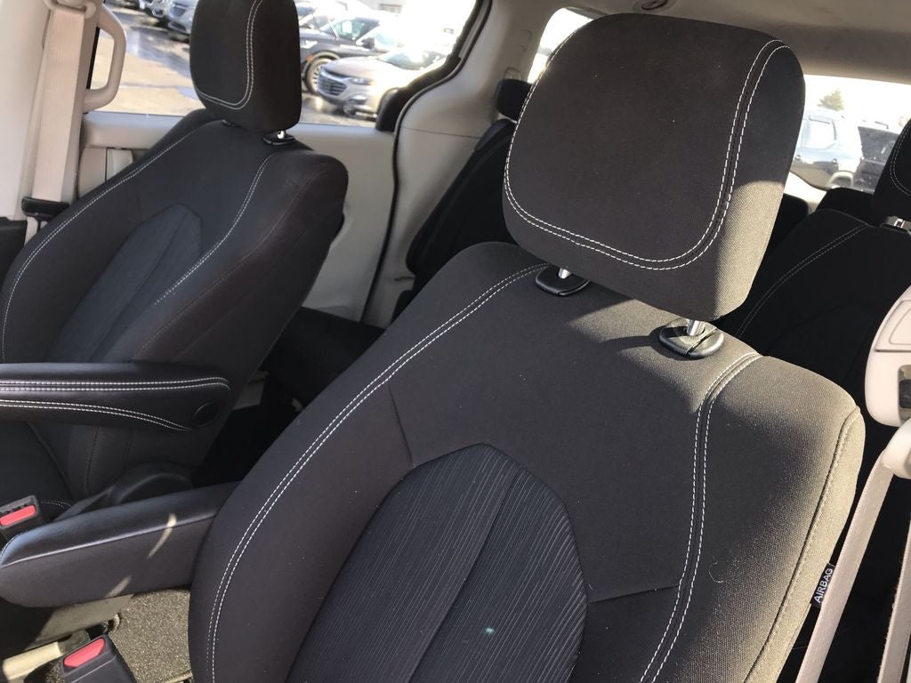 2024 Chrysler Voyager LX