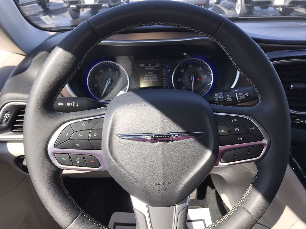 2024 Chrysler Voyager LX