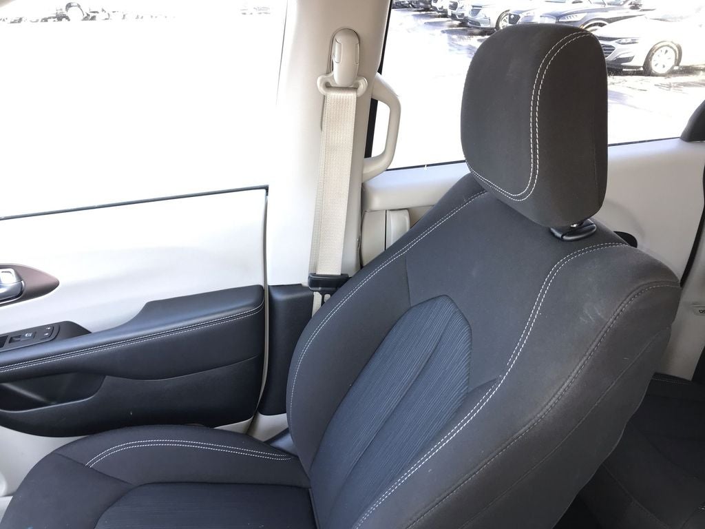 2024 Chrysler Voyager LX