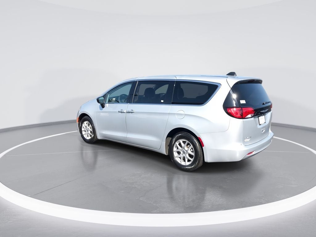 2024 Chrysler Voyager LX