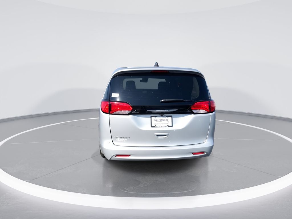 2024 Chrysler Voyager LX