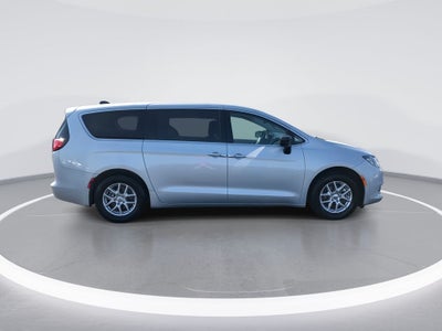 2024 Chrysler Voyager LX