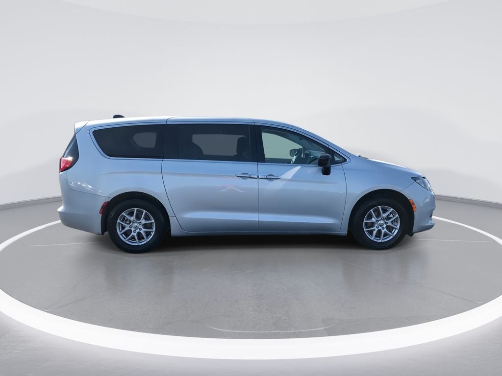 2024 Chrysler Voyager LX
