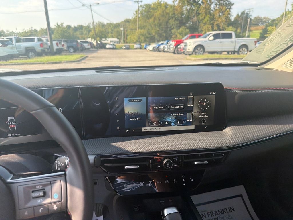 2025 Nissan Kicks SR
