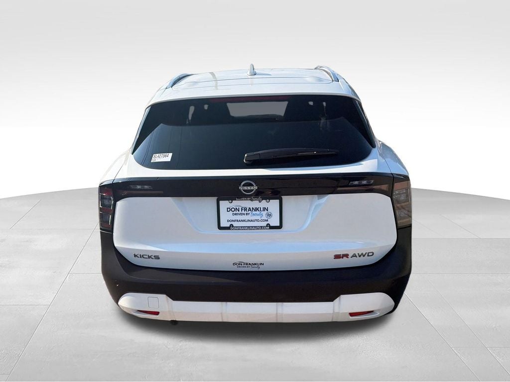 2025 Nissan Kicks SR