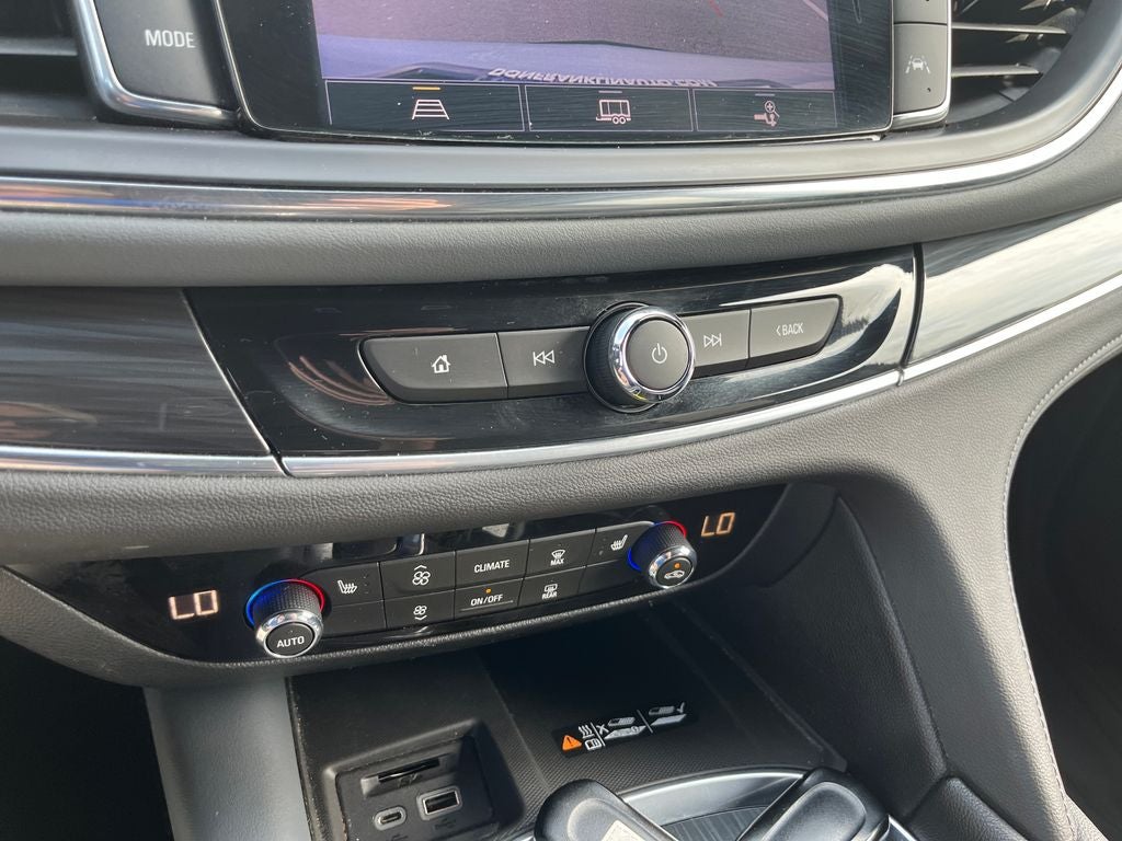 2022 Buick Enclave Essence