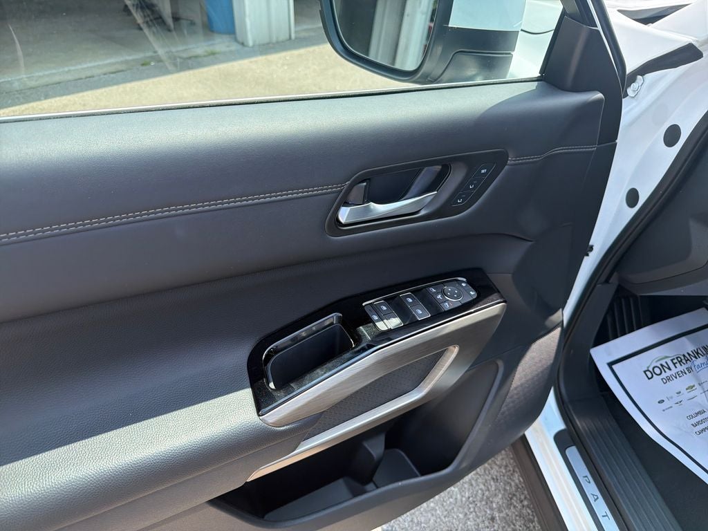 2025 Nissan Pathfinder Platinum