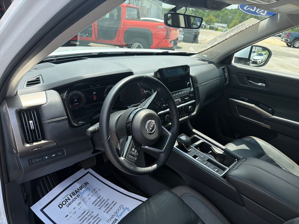2025 Nissan Pathfinder Platinum