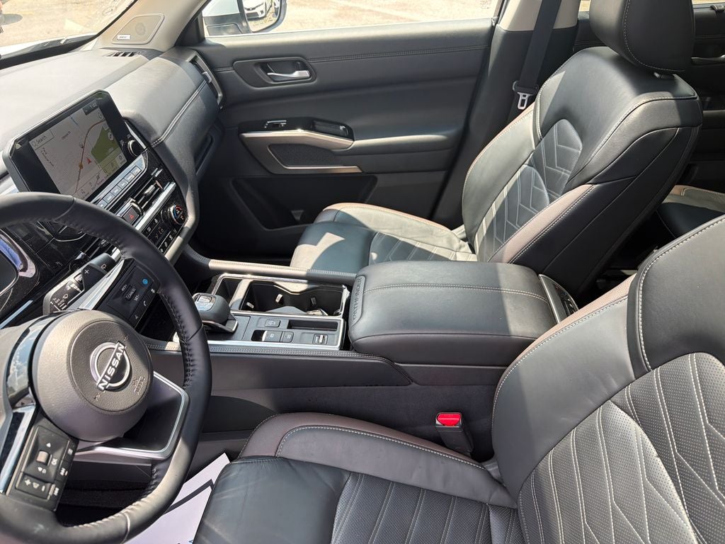 2025 Nissan Pathfinder Platinum