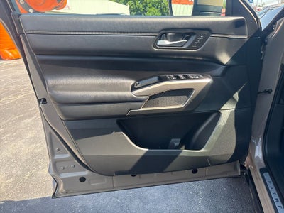 2025 Nissan Pathfinder Platinum