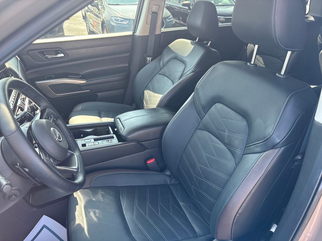 2025 Nissan Pathfinder Platinum