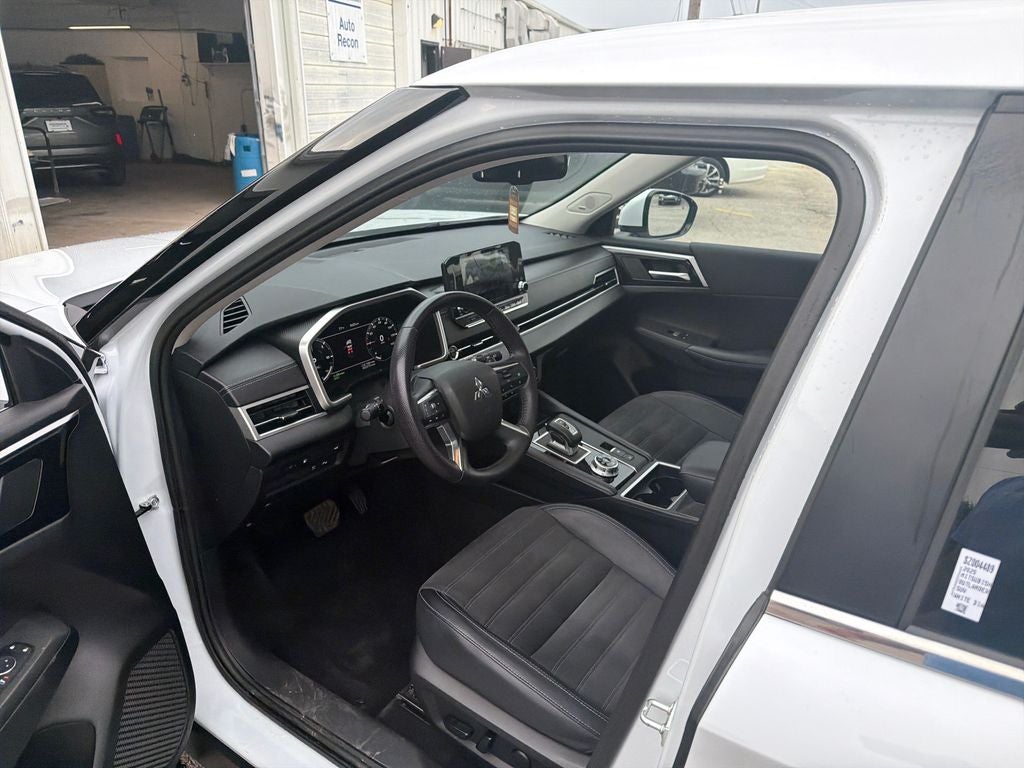 2025 Mitsubishi Outlander PHEV SE