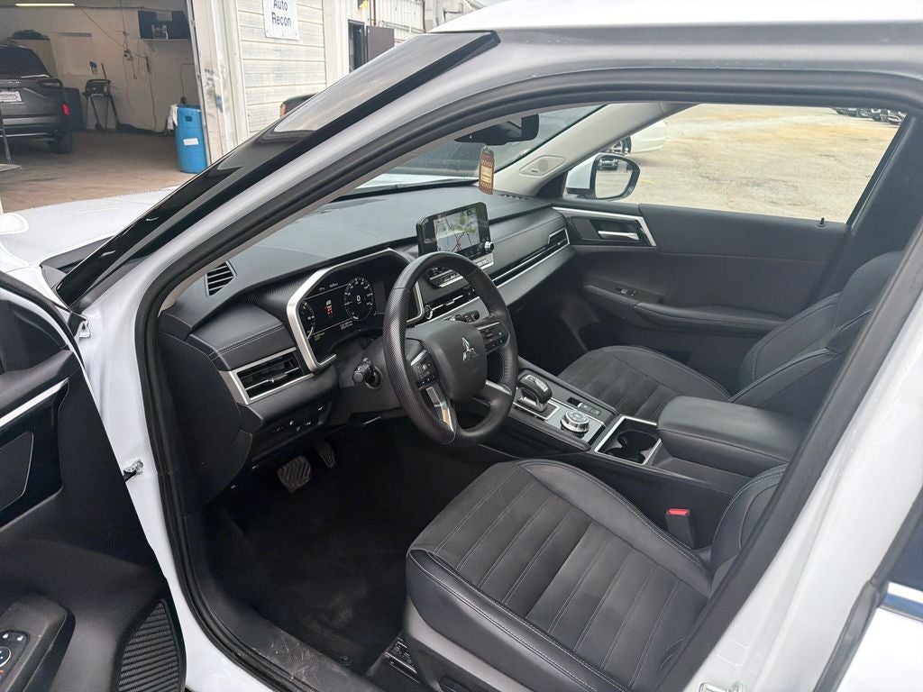2025 Mitsubishi Outlander PHEV SE