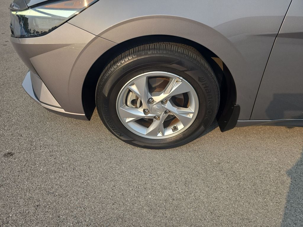 2023 Hyundai Elantra SE