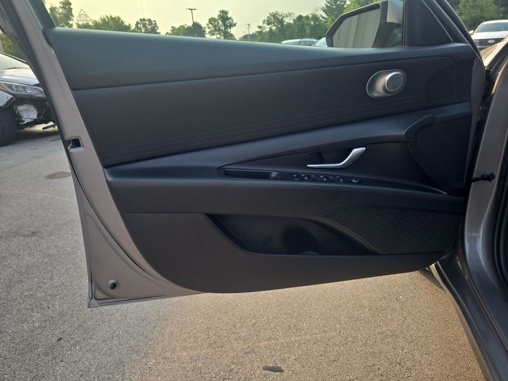2023 Hyundai Elantra SE