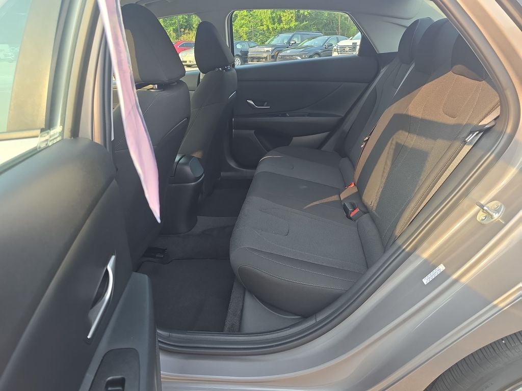 2023 Hyundai Elantra SE