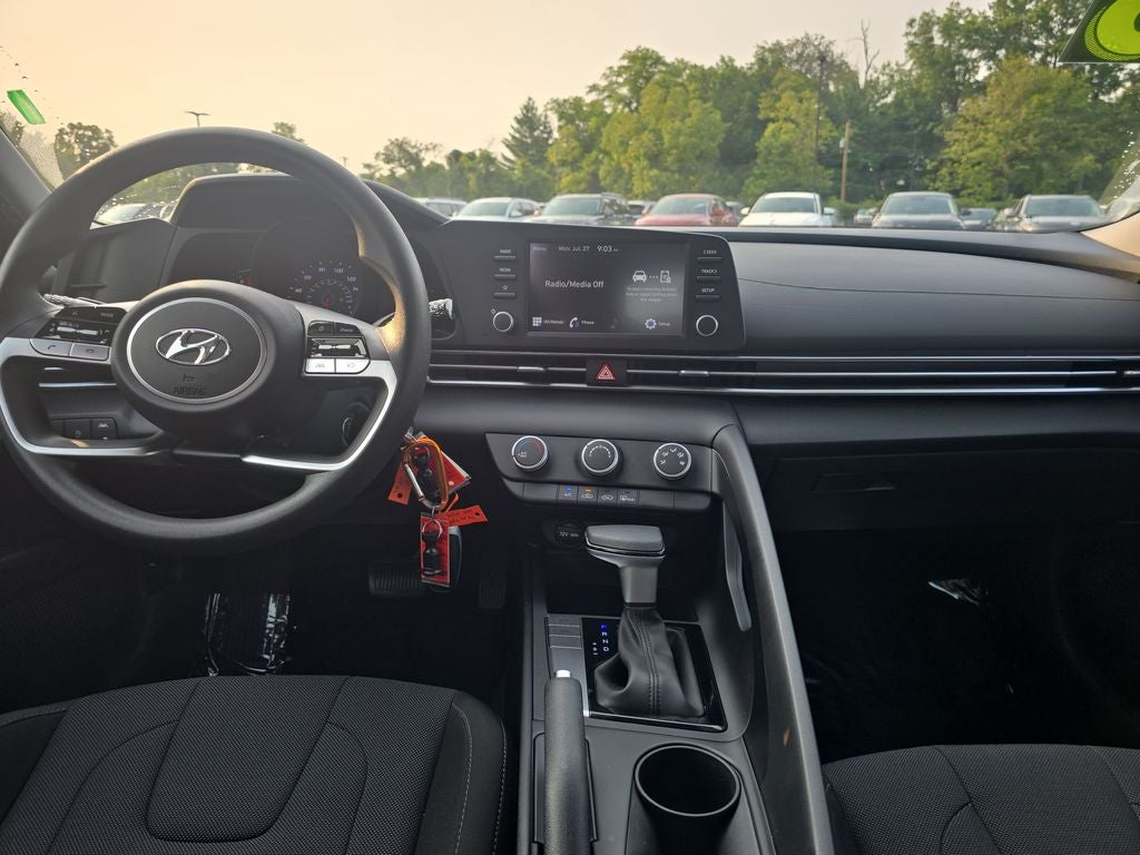 2023 Hyundai Elantra SE