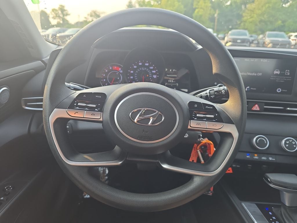 2023 Hyundai Elantra SE