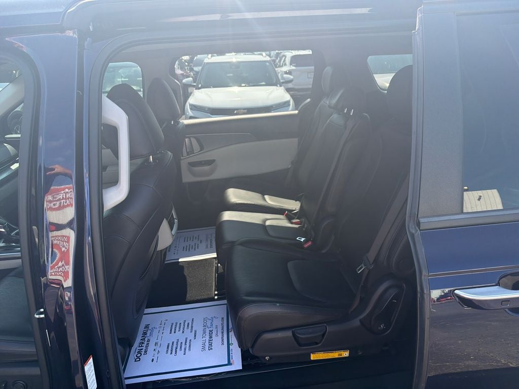 2024 Kia Carnival LX