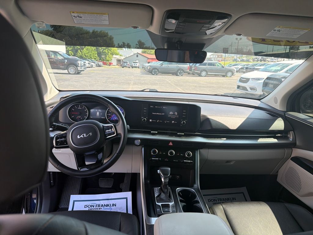 2024 Kia Carnival LX