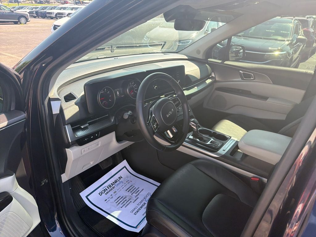 2024 Kia Carnival LX