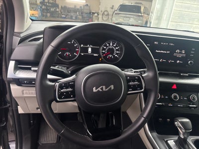 2024 Kia Carnival LX